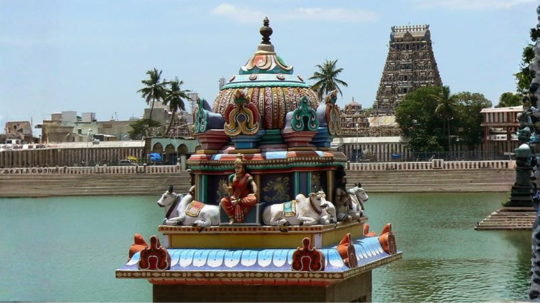 Colorful gopuram of Kapaleeshwarar Temple