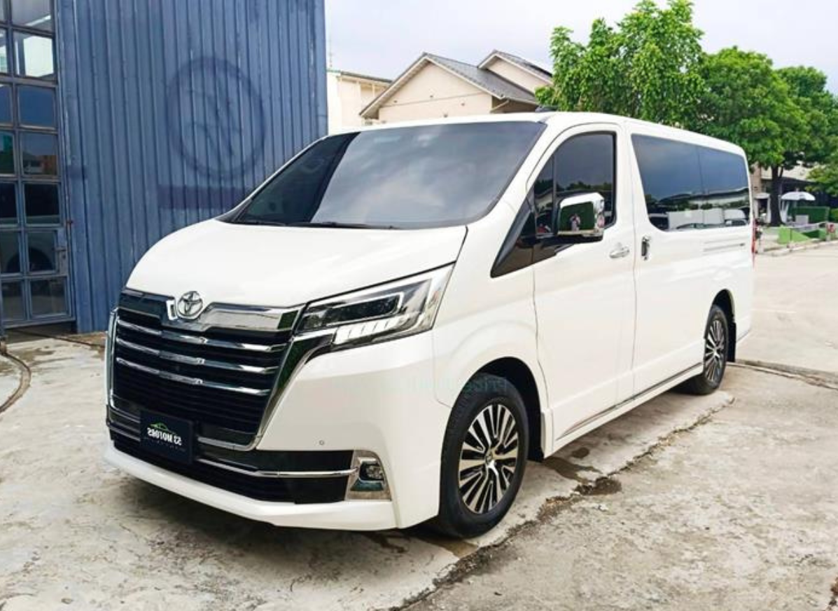 Toyota Ventury (V-Class Equivalent)