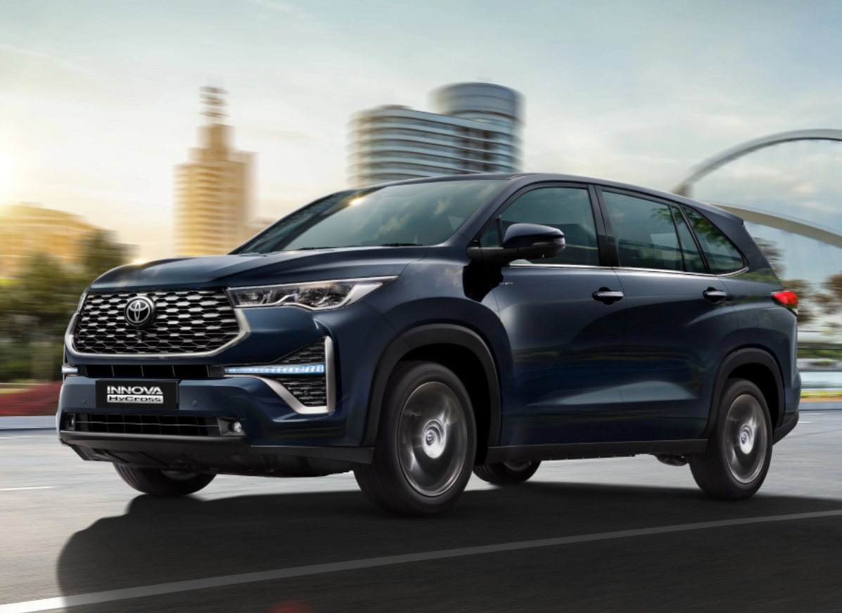 Toyota Innova Hycross